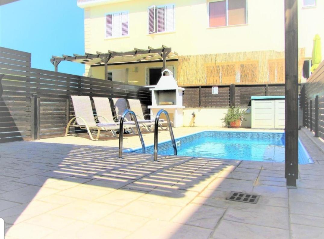 Villa Jade Паралимни Екстериор снимка