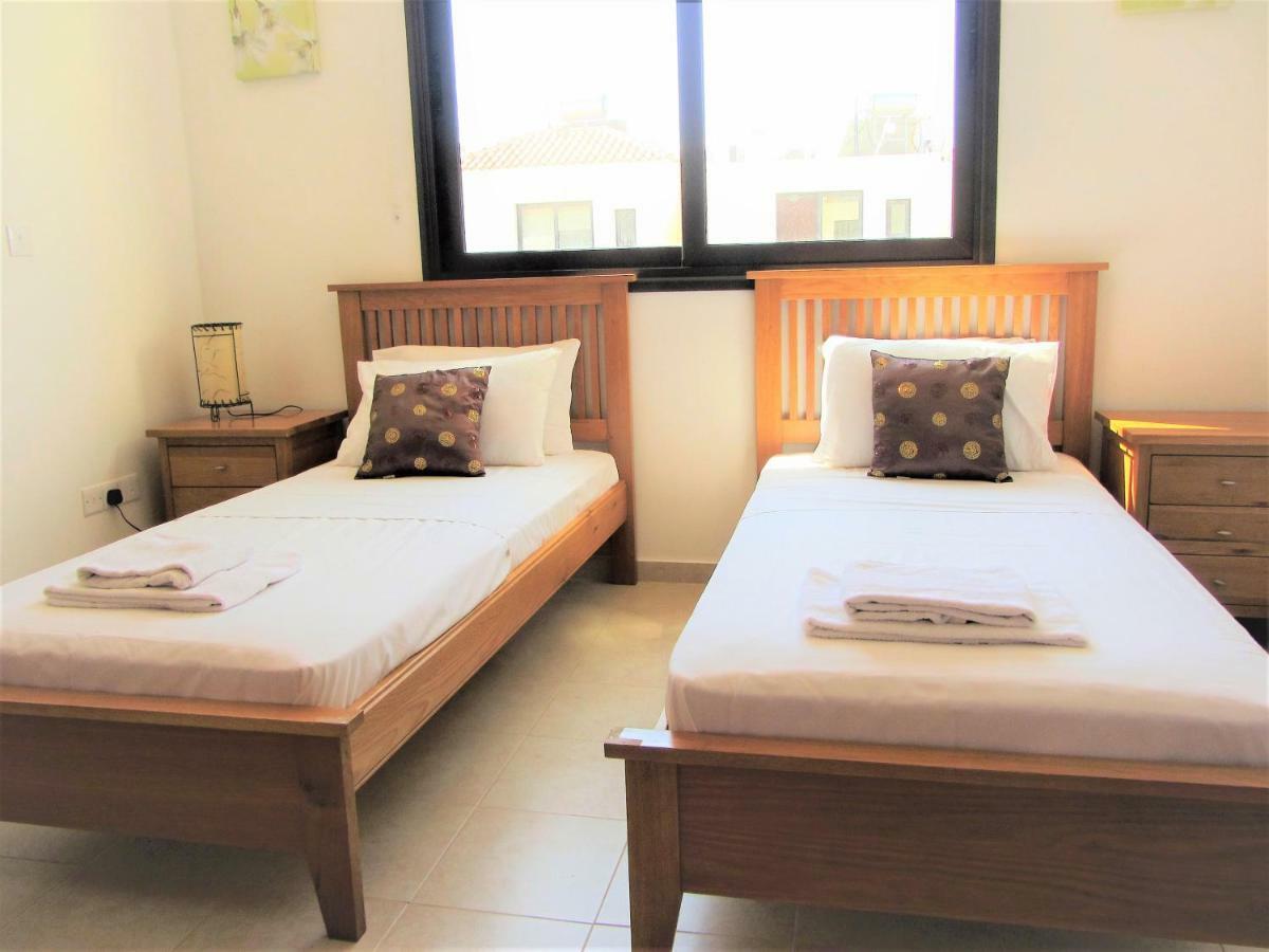 Villa Jade Паралимни Екстериор снимка